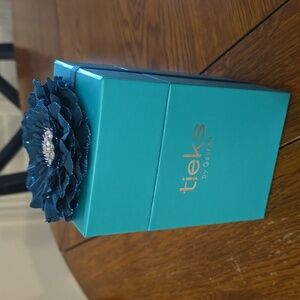 Tieks box and flower topper
